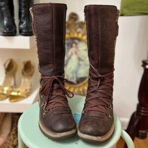 Size 6 Women Merrell Boot